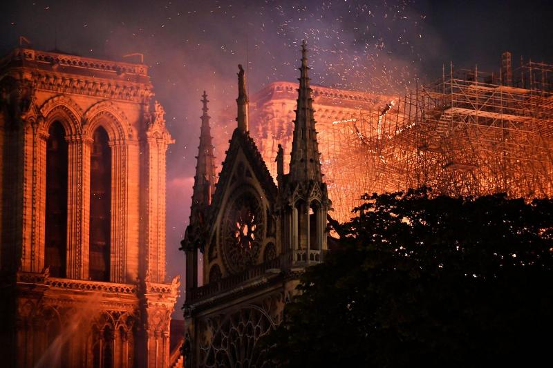 Rendus 3D de l’intérieur restauré de Notre-Dame de Paris montrant l’aménagement pour les futurs invités